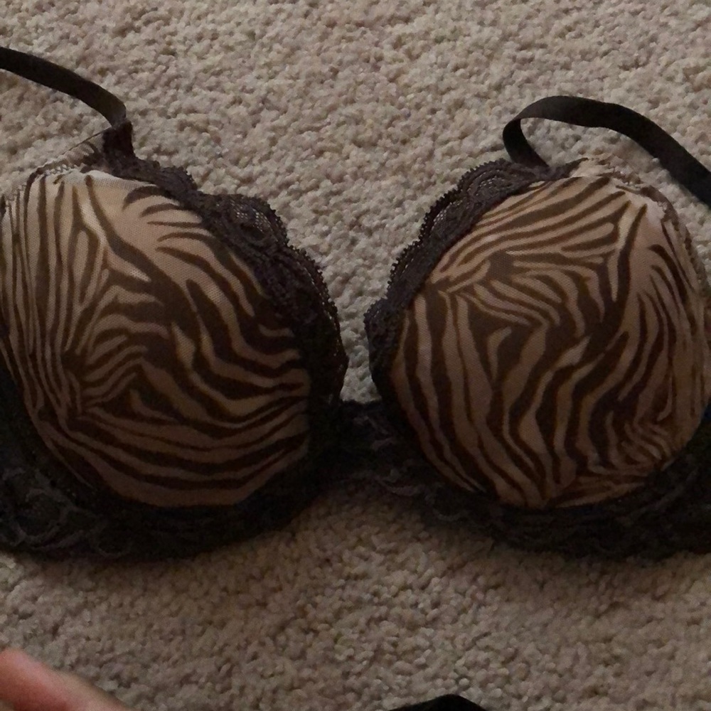 Bras - Picture 5 of 8